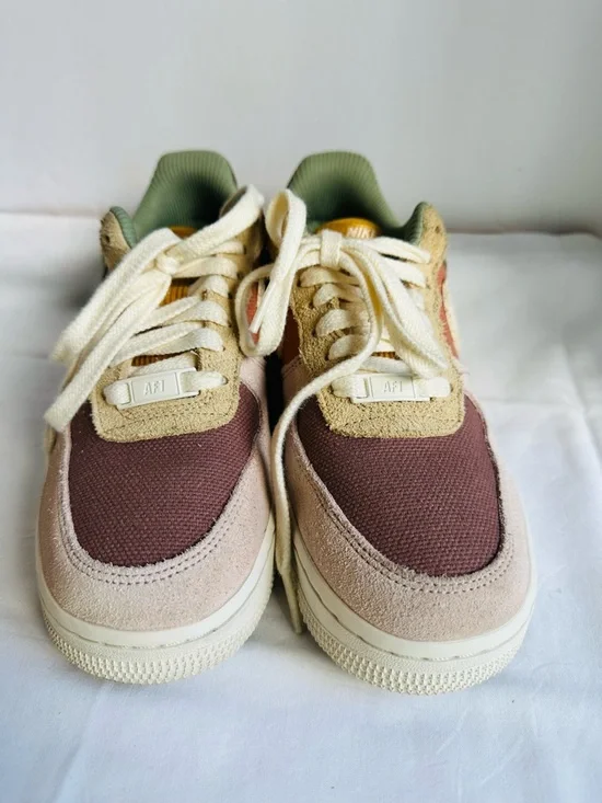 Nike Women’s Air Force 1 ‘07 LX Oil Green Terra Blush Size US 6 - Picture 2 of 5